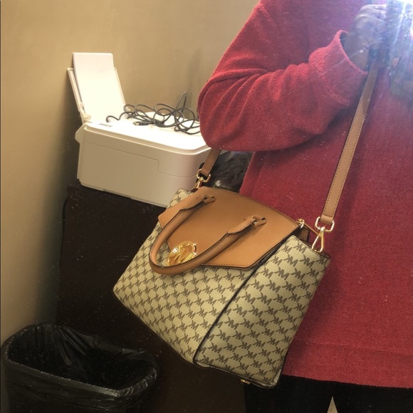 MK Purse - Picture 3 of 5